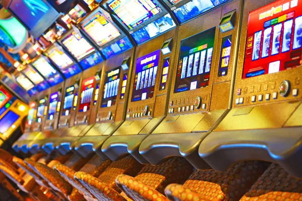 What are the advantages of playing branded online slot games?